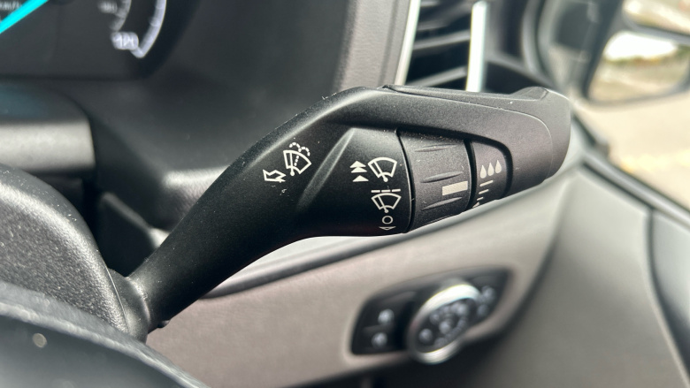 Ford Transit Custom 320 L2 Diesel Fwd 2.0 EcoBlue 130ps Low Roof Limited Van